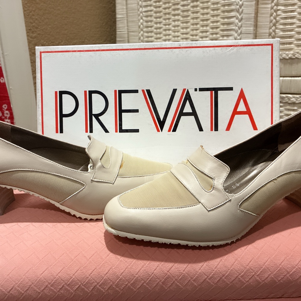 Vintage Prevata Italy Ivory Nappa Leather Loafer Heels - Size 6.5B